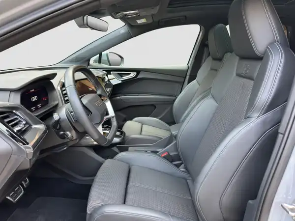 AUDI Q4 E-TRON (8/17)