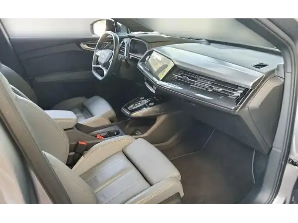 AUDI Q4 E-TRON (4/4)