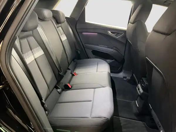 AUDI Q4 E-TRON (15/16)