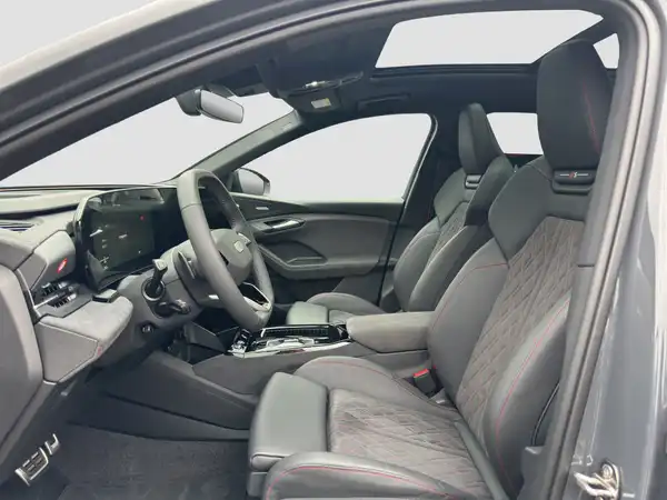 AUDI Q6 E-TRON (8/17)