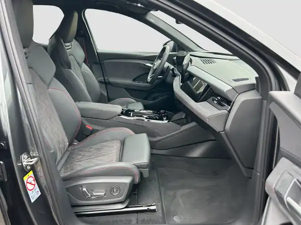 AUDI Q6 E-TRON (14/16)