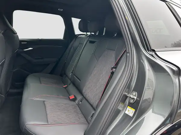 AUDI Q6 E-TRON (9/16)