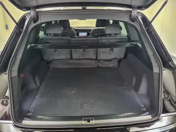 AUDI Q7 (11/18)