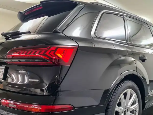 AUDI Q7 (14/18)