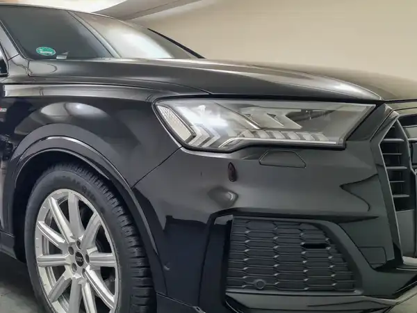 AUDI Q7 (15/18)
