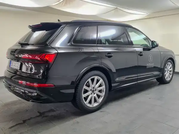 AUDI Q7 (8/18)