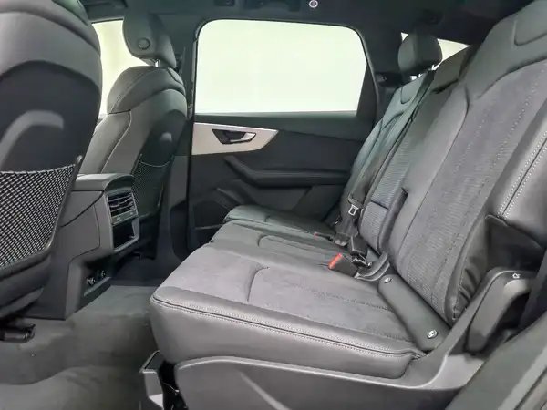 AUDI Q7 (10/18)