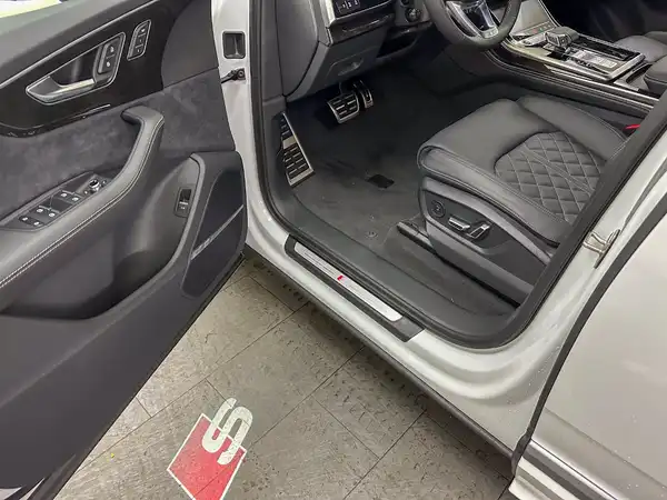 AUDI Q7 (19/21)