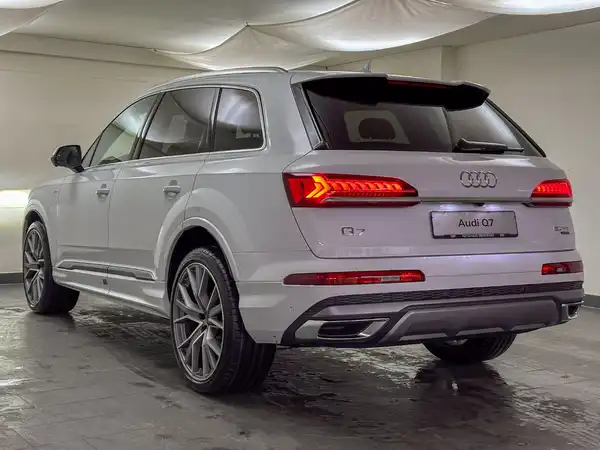 AUDI Q7 (5/21)