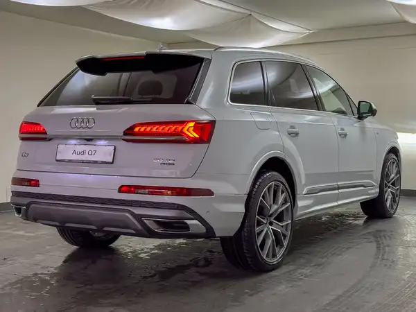 AUDI Q7 (7/21)