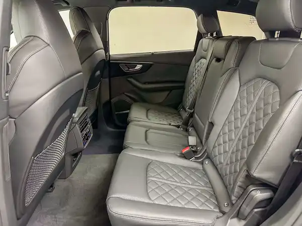AUDI Q7 (9/21)