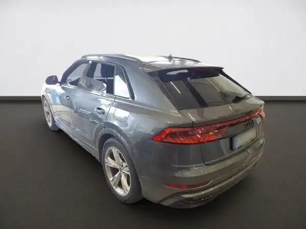 AUDI Q8 (4/10)