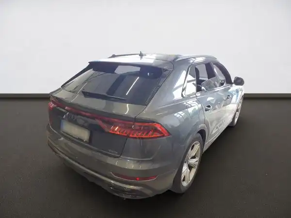 AUDI Q8 (5/10)