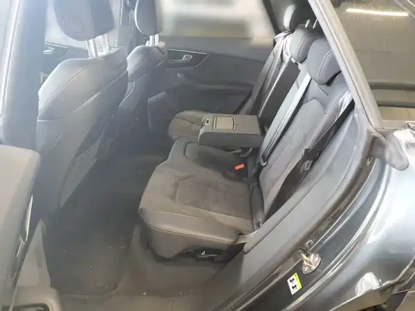 AUDI Q8 (7/10)