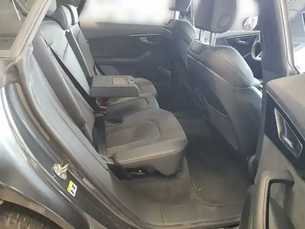 AUDI Q8 (9/10)