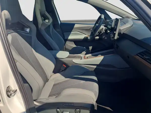 CUPRA BORN (15/17)