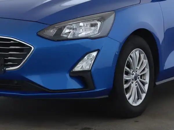 FORD FOCUS (10/30)
