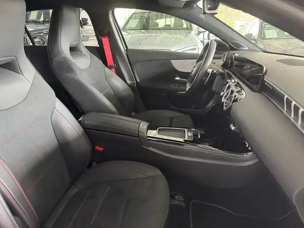 MERCEDES-BENZ AMG A 35 (14/18)