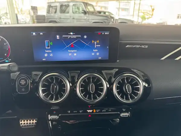 MERCEDES-BENZ AMG A 35 (18/18)