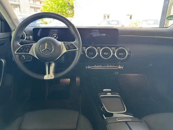 MERCEDES-BENZ A 180 (10/18)