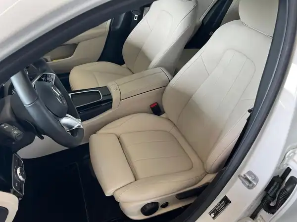 MERCEDES-BENZ A 180 (14/25)