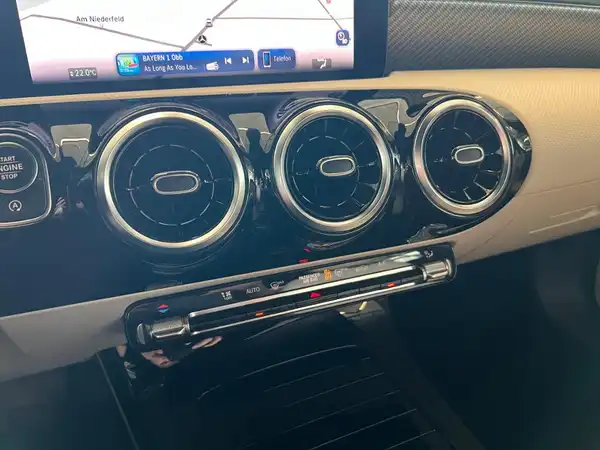 MERCEDES-BENZ A 180 (19/25)