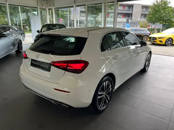MERCEDES-BENZ A 180 (5/25)