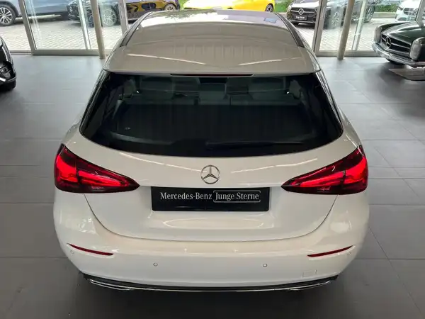 MERCEDES-BENZ A 180 (6/25)
