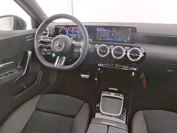 MERCEDES-BENZ A 180 (7/10)