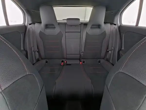 MERCEDES-BENZ A 180 (9/10)