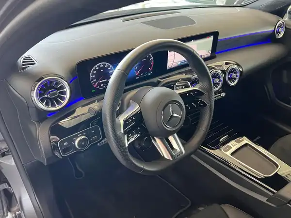 MERCEDES-BENZ A-KLASSE (15/31)