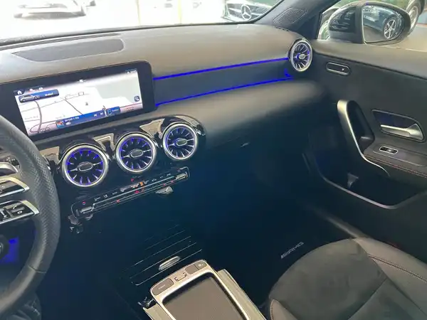 MERCEDES-BENZ A-KLASSE (23/31)
