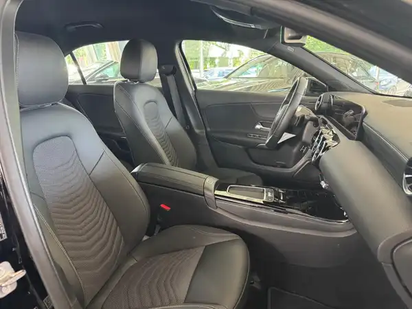 MERCEDES-BENZ A 180 (15/21)