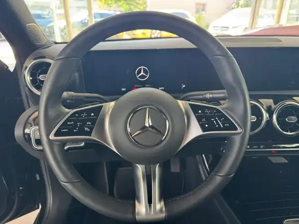 MERCEDES-BENZ A 180 (17/21)