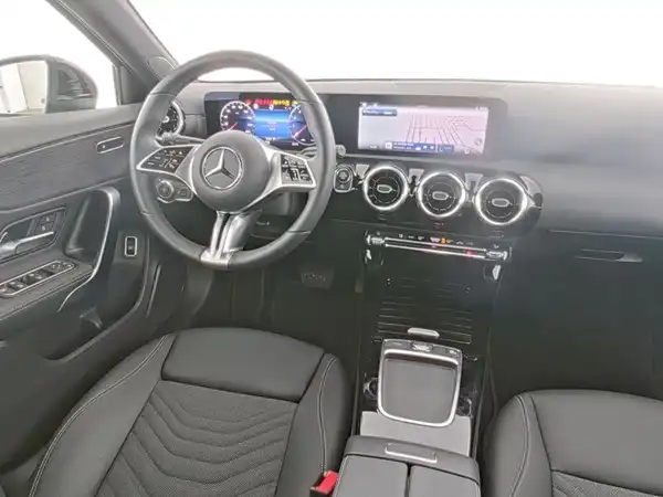 MERCEDES-BENZ A 180 (7/10)