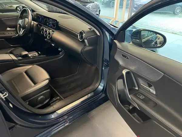 MERCEDES-BENZ A 250 e (11/26)