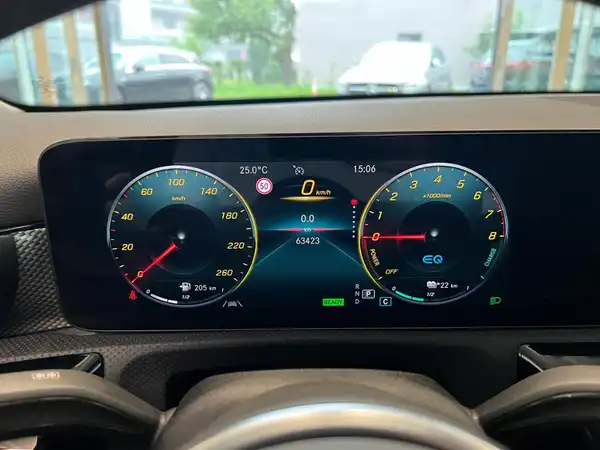 MERCEDES-BENZ A 250 e (23/26)