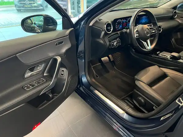 MERCEDES-BENZ A 250 e (9/26)