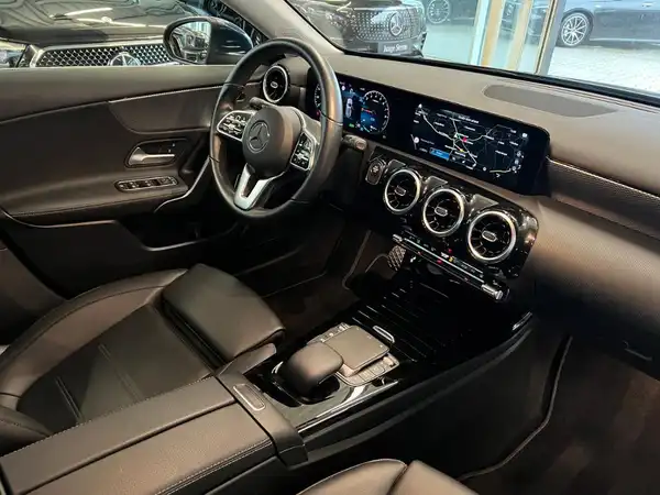 MERCEDES-BENZ A 250 e (10/26)