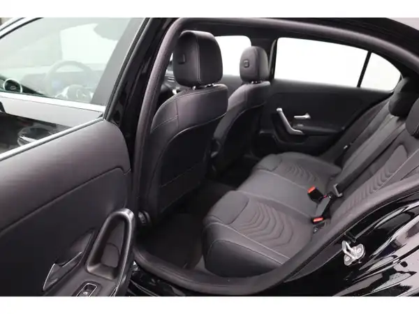 MERCEDES-BENZ A 180 (11/25)
