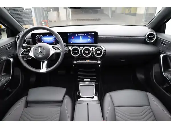 MERCEDES-BENZ A 180 (13/25)