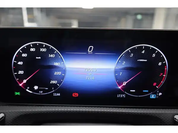 MERCEDES-BENZ A 180 (15/25)
