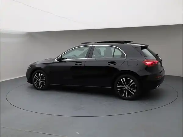 MERCEDES-BENZ A 180 (3/25)