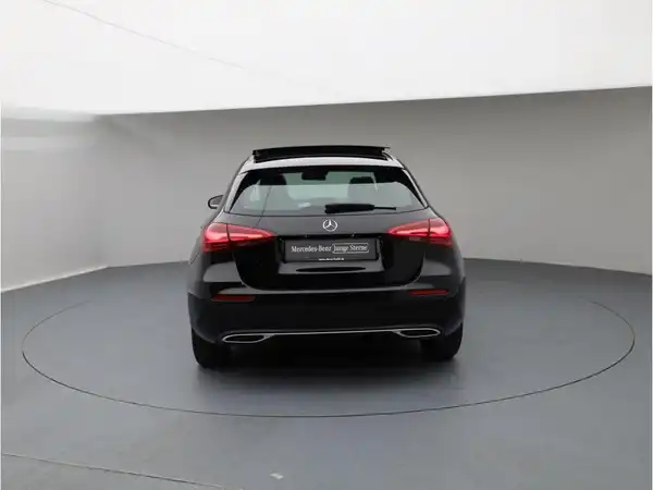 MERCEDES-BENZ A 180 (4/25)