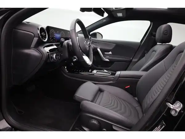 MERCEDES-BENZ A 180 (10/25)