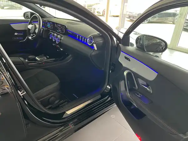 MERCEDES-BENZ AMG A 35 (11/28)
