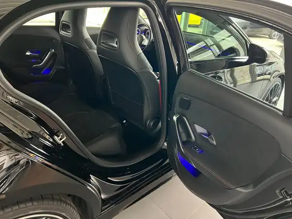 MERCEDES-BENZ AMG A 35 (12/28)
