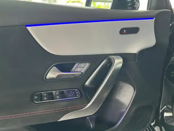 MERCEDES-BENZ AMG A 35 (14/28)