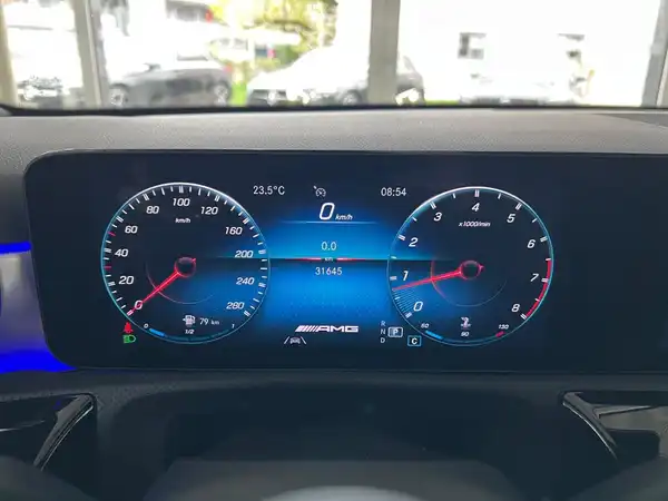 MERCEDES-BENZ AMG A 35 (24/28)