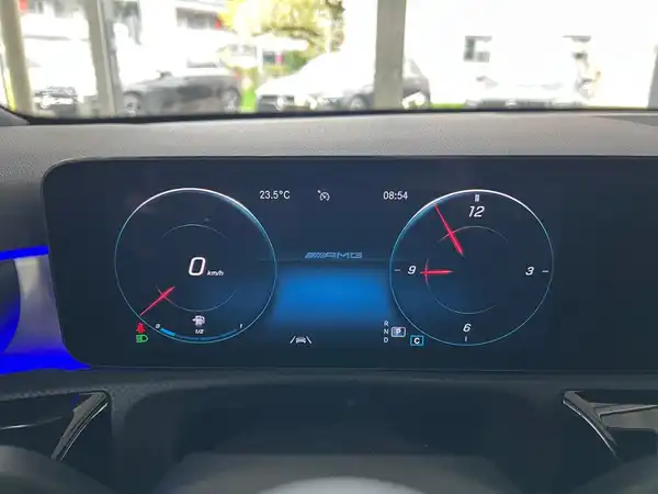 MERCEDES-BENZ AMG A 35 (27/28)